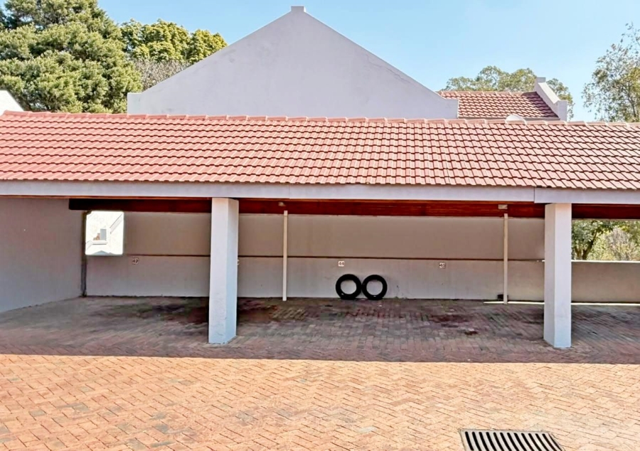 3 Bedroom Property for Sale in Woodmead Gauteng