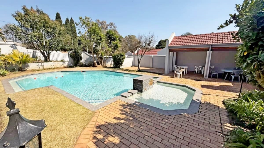 3 Bedroom Property for Sale in Woodmead Gauteng