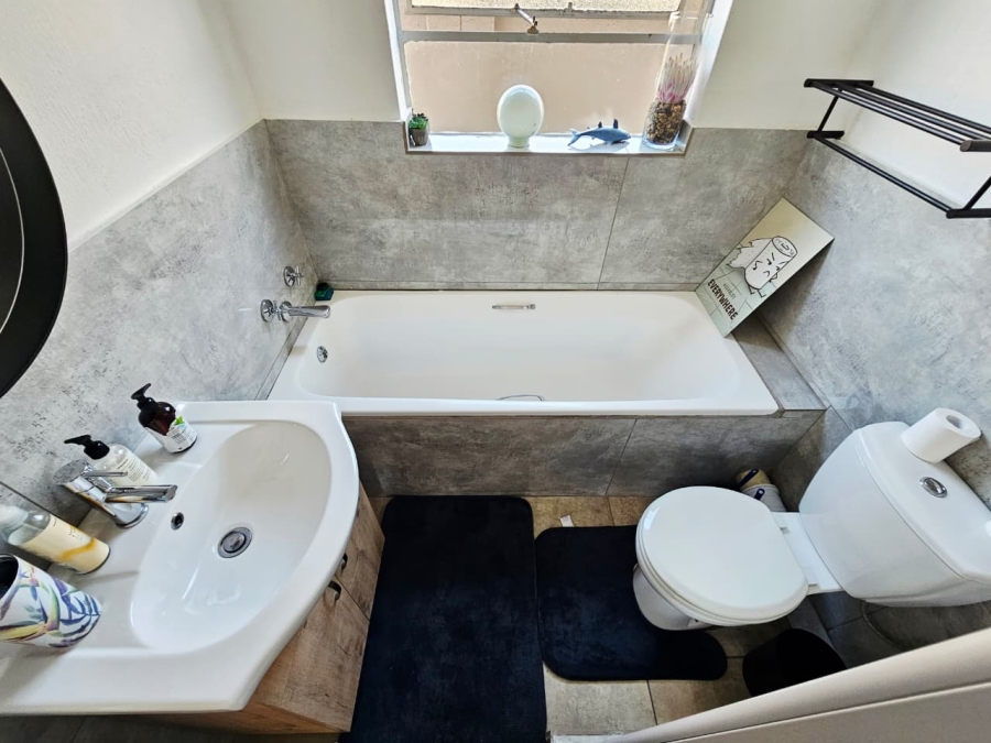 3 Bedroom Property for Sale in Heuwelsig Estate Gauteng