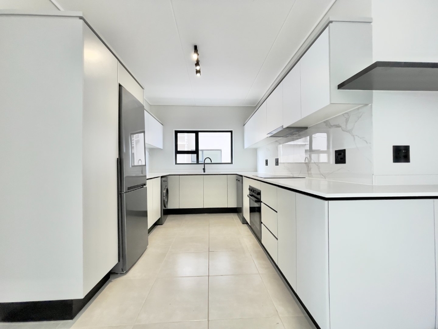 To Let 3 Bedroom Property for Rent in Waterfall Gauteng