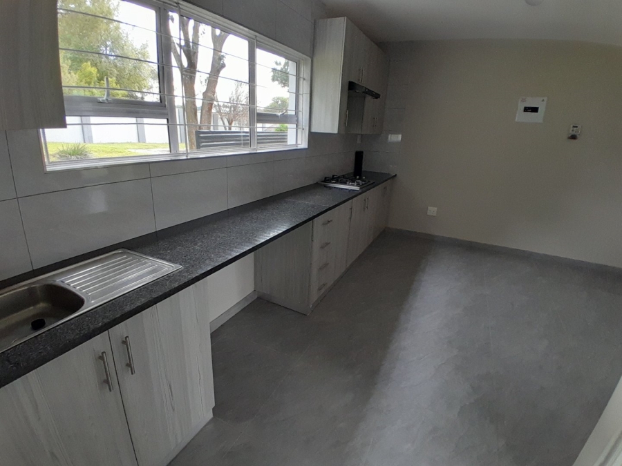 1 Bedroom Property for Sale in Glen Austin Gauteng