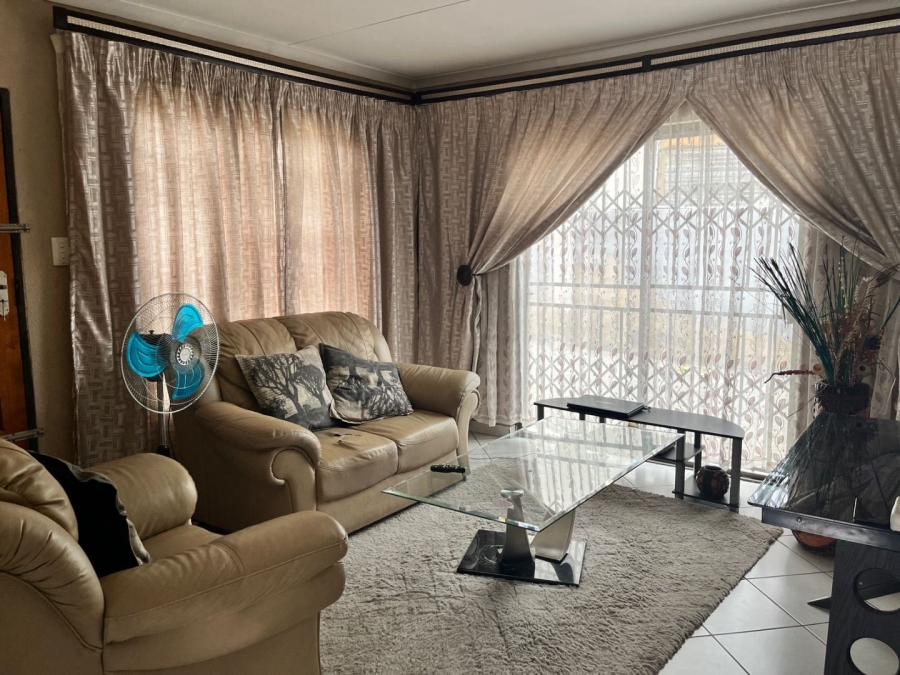 3 Bedroom Property for Sale in Blue Hills Gauteng