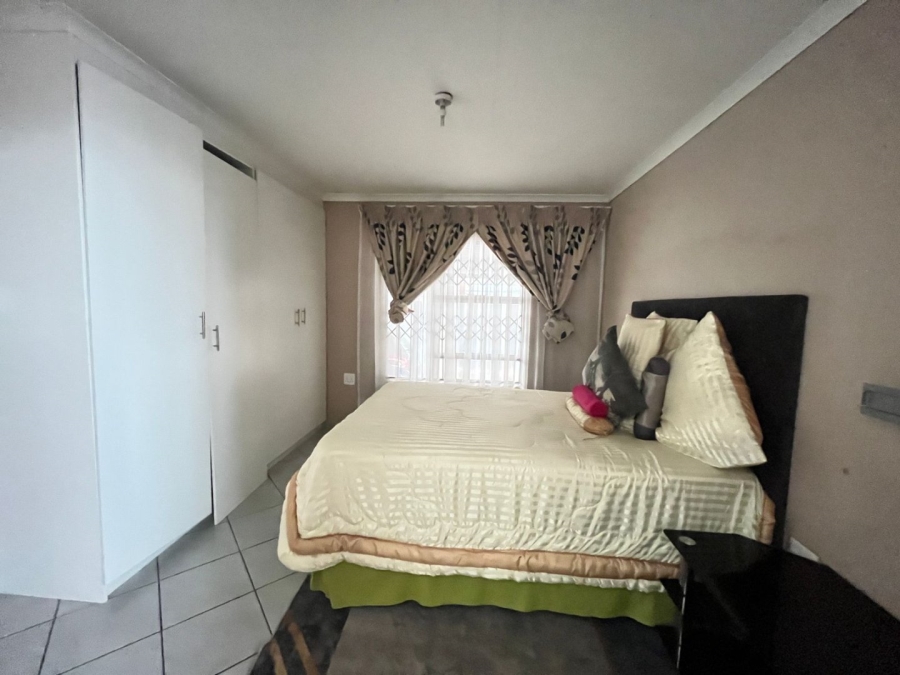 3 Bedroom Property for Sale in Blue Hills Gauteng