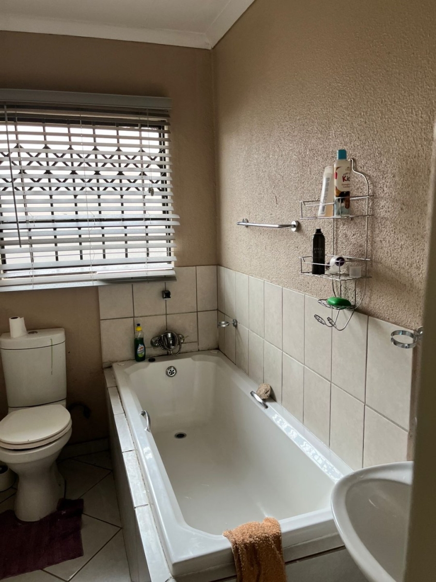 3 Bedroom Property for Sale in Blue Hills Gauteng