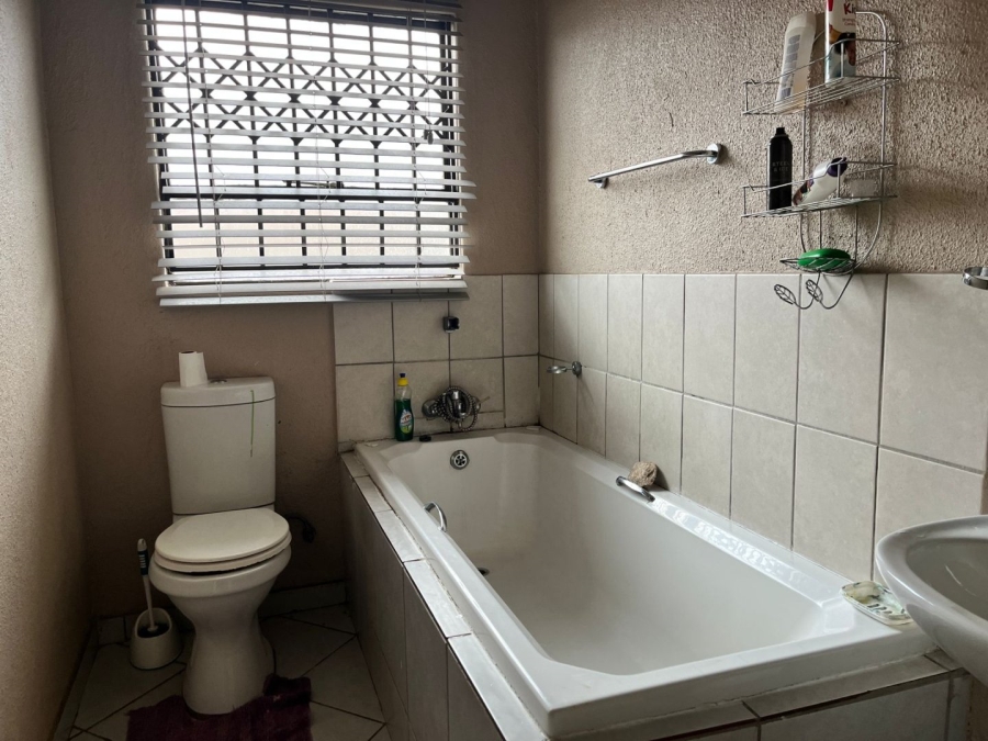3 Bedroom Property for Sale in Blue Hills Gauteng