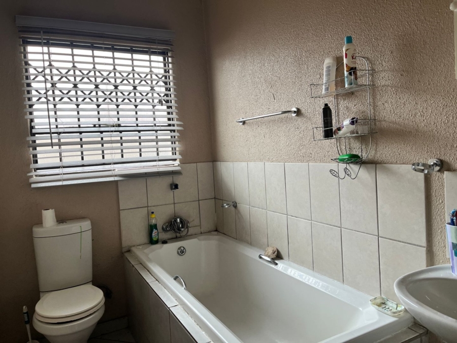 3 Bedroom Property for Sale in Blue Hills Gauteng