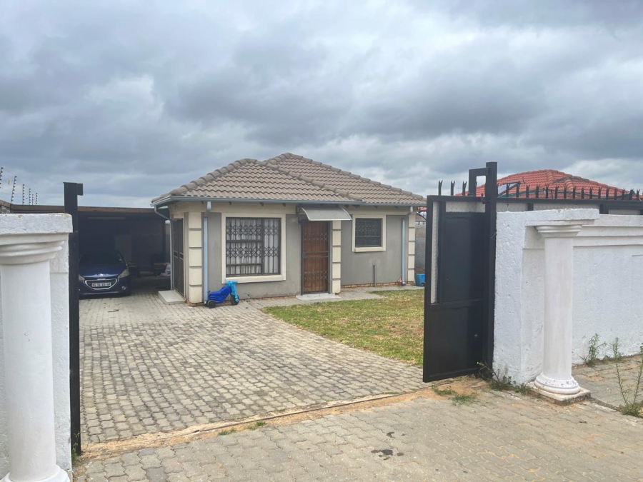 3 Bedroom Property for Sale in Blue Hills Gauteng