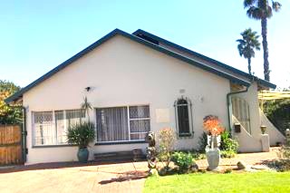 To Let 4 Bedroom Property for Rent in Brackendowns Gauteng