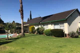 To Let 4 Bedroom Property for Rent in Brackendowns Gauteng