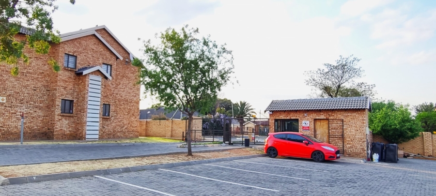 2 Bedroom Property for Sale in South Crest Gauteng