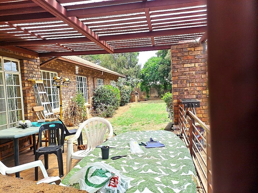 7 Bedroom Property for Sale in Brackendowns Gauteng