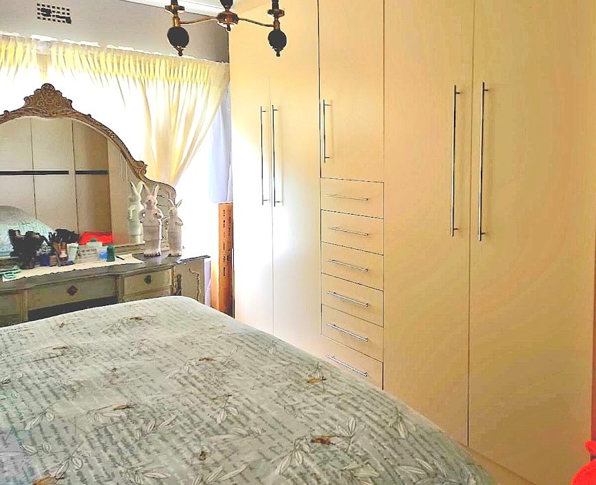 7 Bedroom Property for Sale in Brackendowns Gauteng