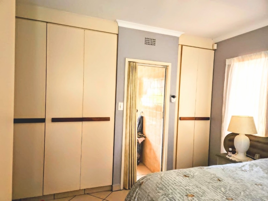 7 Bedroom Property for Sale in Brackendowns Gauteng