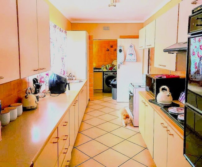 7 Bedroom Property for Sale in Brackendowns Gauteng