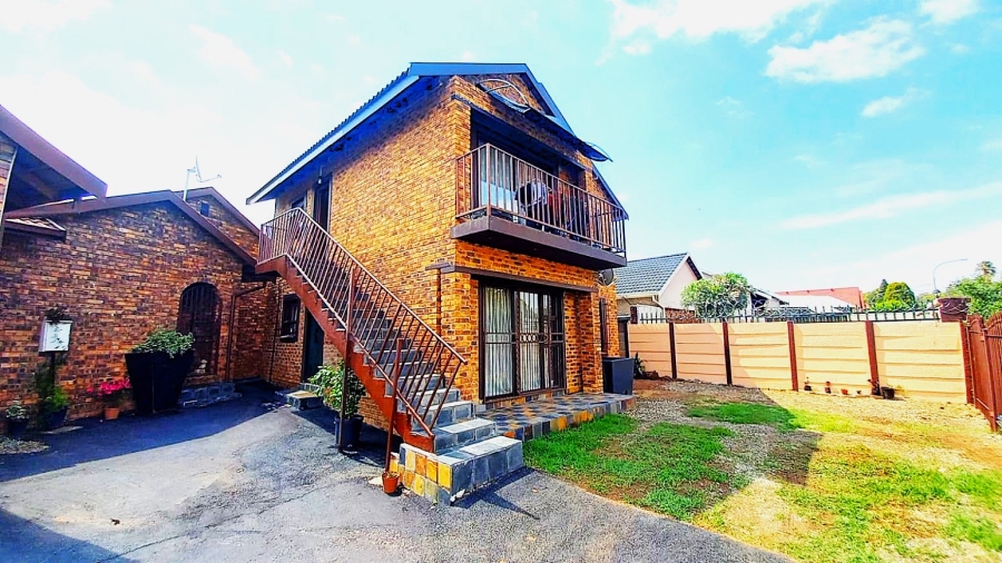 7 Bedroom Property for Sale in Brackendowns Gauteng