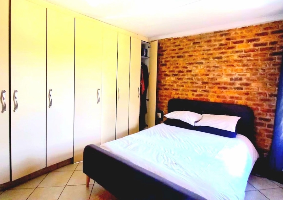 7 Bedroom Property for Sale in Brackendowns Gauteng