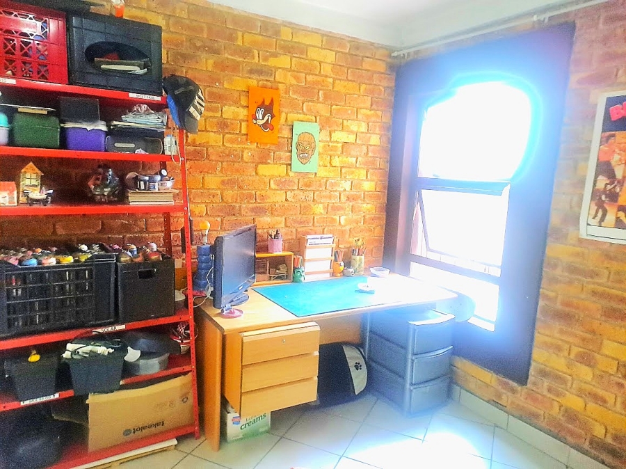 7 Bedroom Property for Sale in Brackendowns Gauteng
