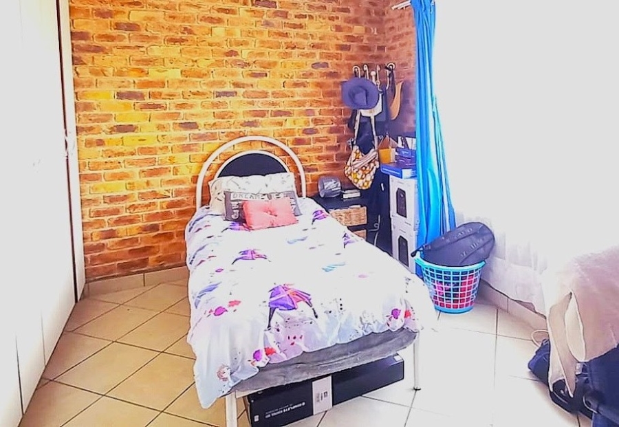 7 Bedroom Property for Sale in Brackendowns Gauteng