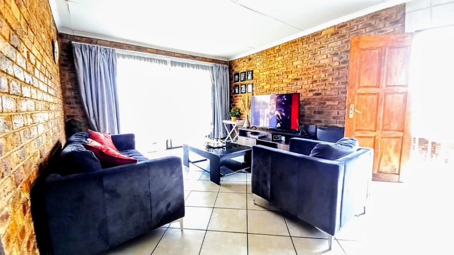 7 Bedroom Property for Sale in Brackendowns Gauteng