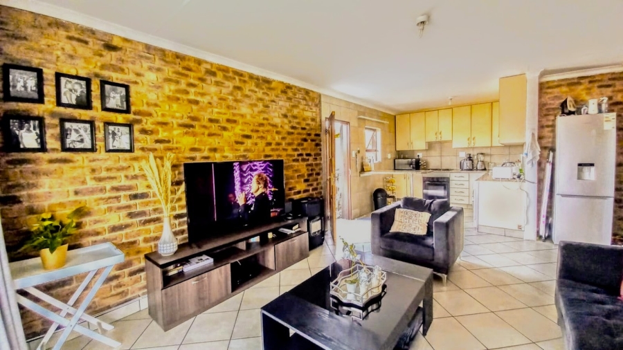 7 Bedroom Property for Sale in Brackendowns Gauteng