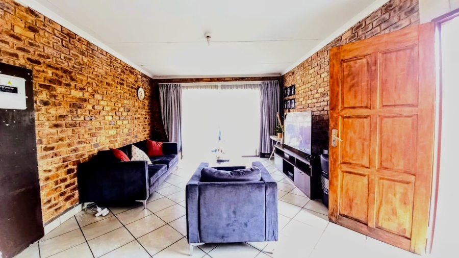7 Bedroom Property for Sale in Brackendowns Gauteng
