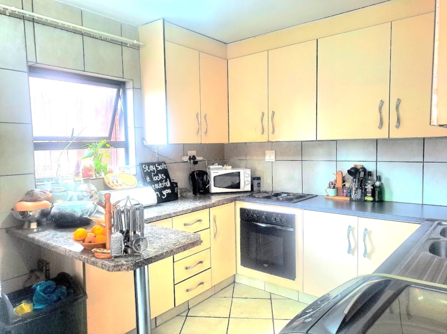 7 Bedroom Property for Sale in Brackendowns Gauteng