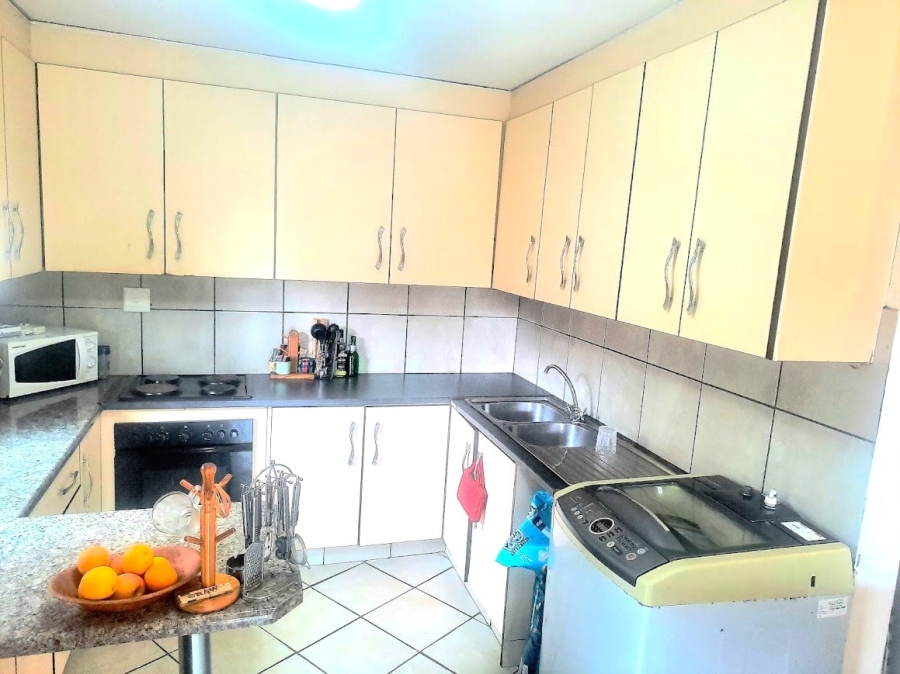 7 Bedroom Property for Sale in Brackendowns Gauteng