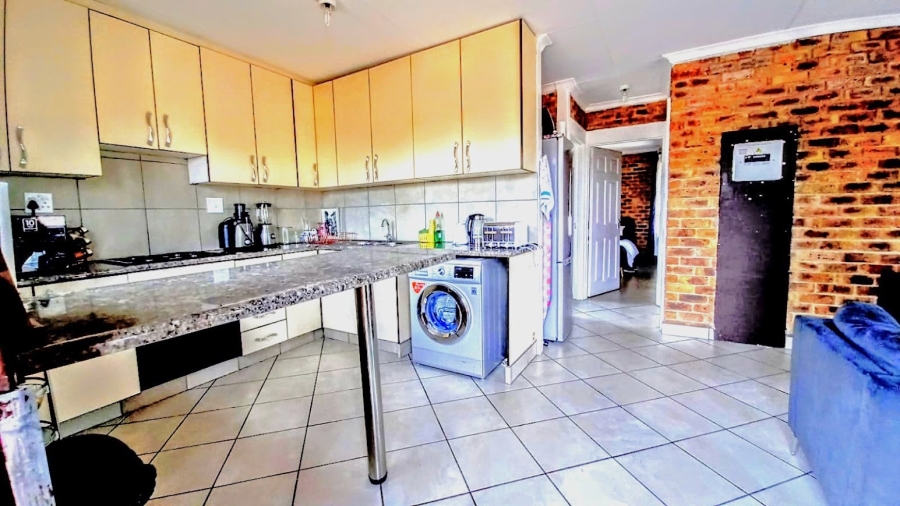 7 Bedroom Property for Sale in Brackendowns Gauteng