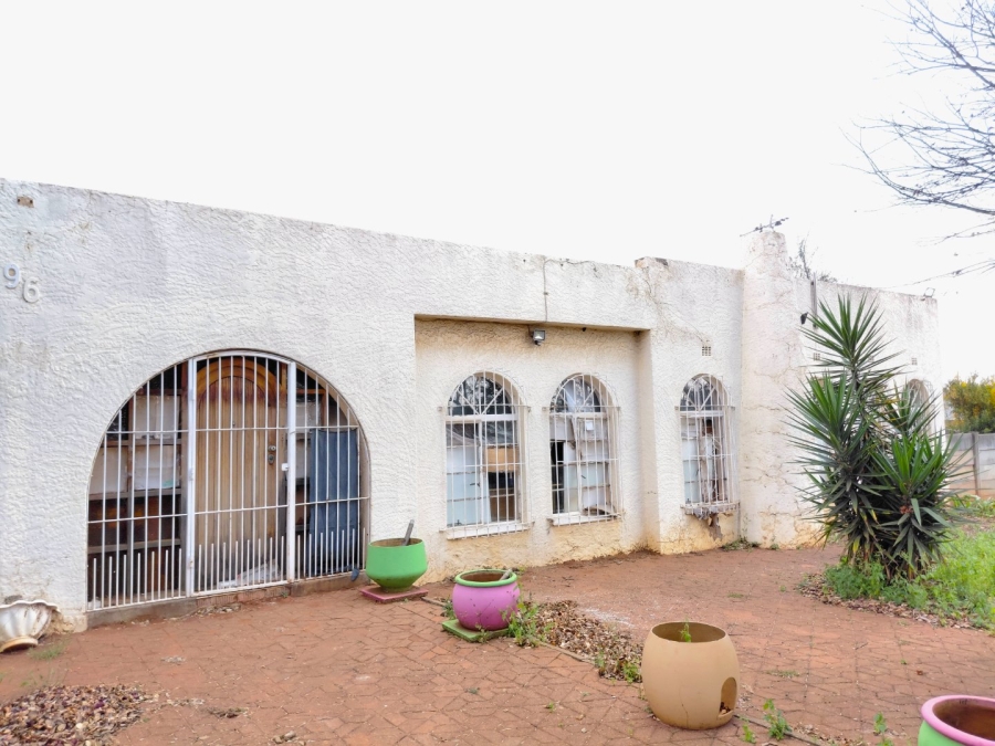5 Bedroom Property for Sale in Klipwater Gauteng