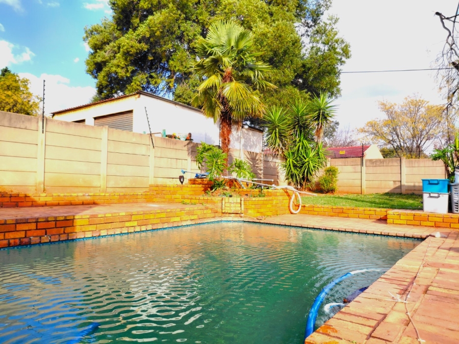 5 Bedroom Property for Sale in Klipwater Gauteng