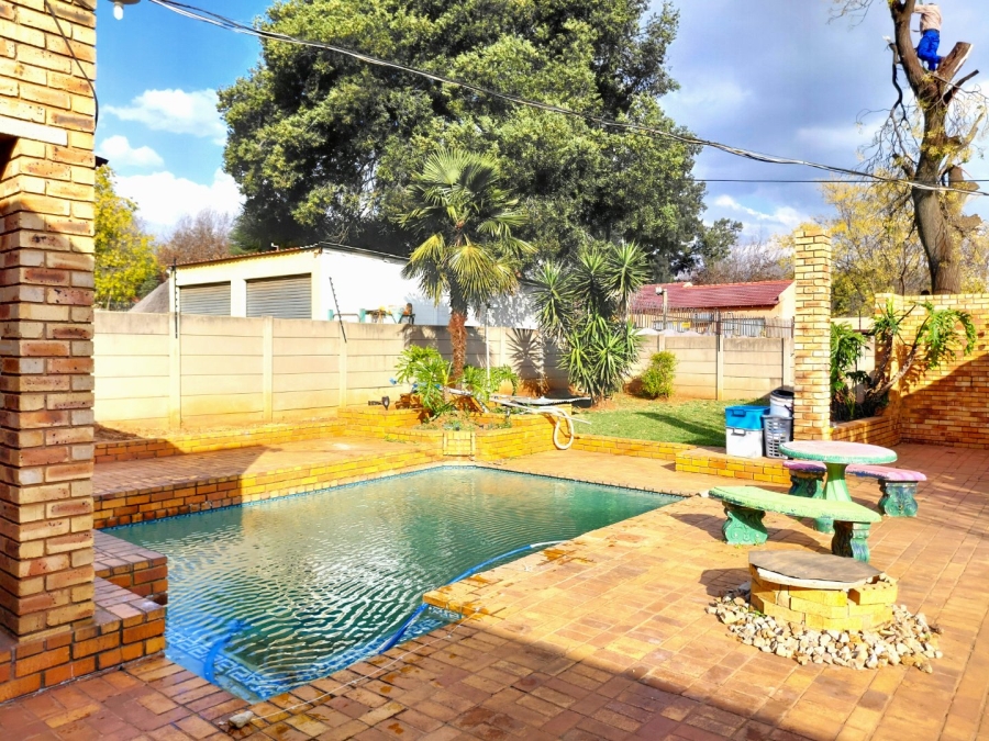 5 Bedroom Property for Sale in Klipwater Gauteng