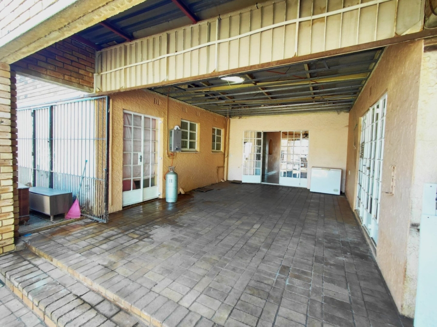 5 Bedroom Property for Sale in Klipwater Gauteng