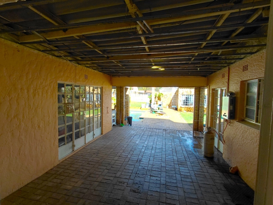 5 Bedroom Property for Sale in Klipwater Gauteng