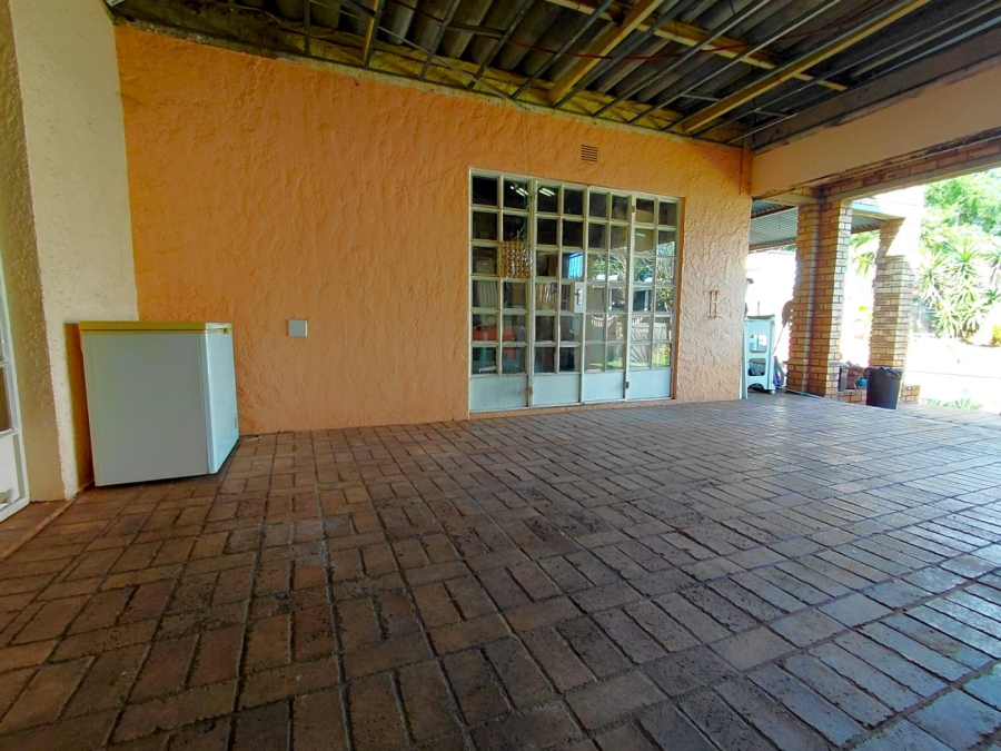 5 Bedroom Property for Sale in Klipwater Gauteng