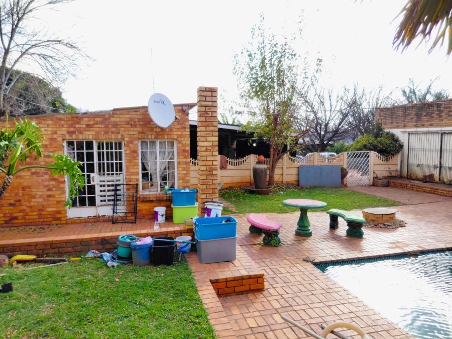 5 Bedroom Property for Sale in Klipwater Gauteng
