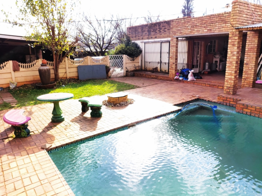 5 Bedroom Property for Sale in Klipwater Gauteng