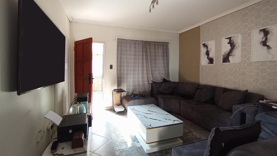 2 Bedroom Property for Sale in The Reeds Gauteng