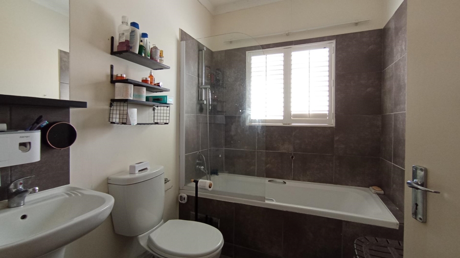 2 Bedroom Property for Sale in The Reeds Gauteng