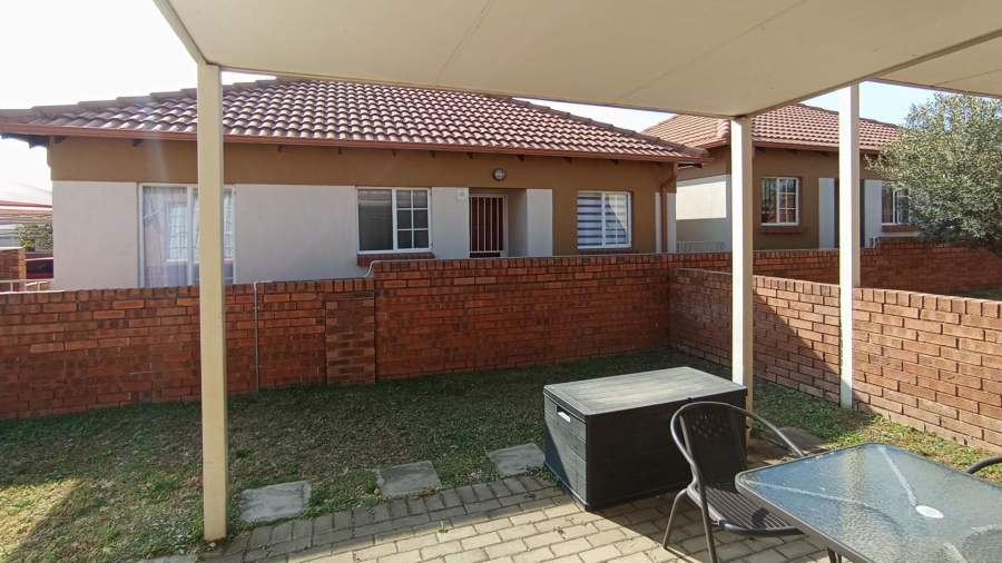 2 Bedroom Property for Sale in The Reeds Gauteng