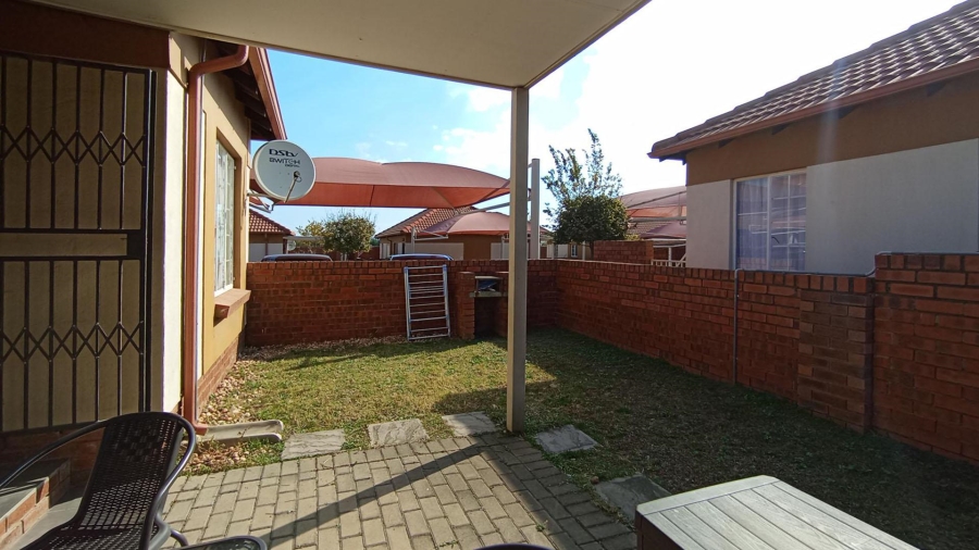 2 Bedroom Property for Sale in The Reeds Gauteng