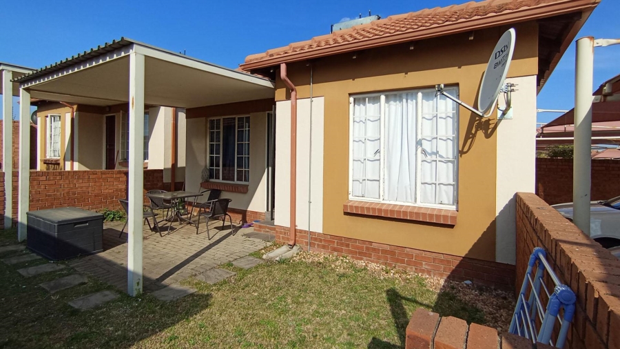 2 Bedroom Property for Sale in The Reeds Gauteng