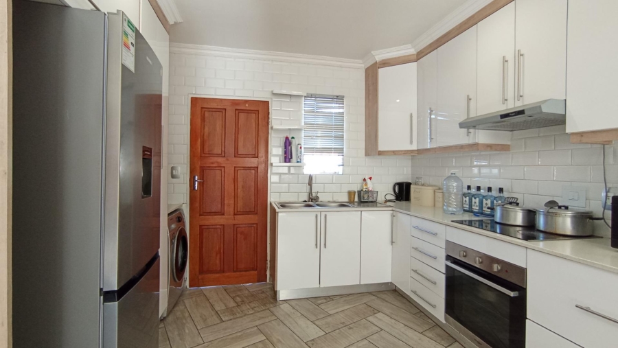 2 Bedroom Property for Sale in Kosmosdal Gauteng