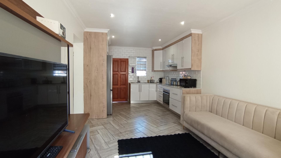 2 Bedroom Property for Sale in Kosmosdal Gauteng