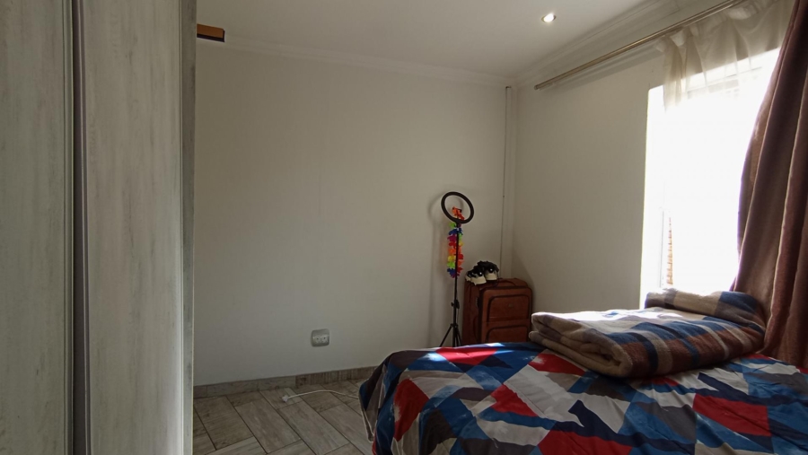 2 Bedroom Property for Sale in Kosmosdal Gauteng
