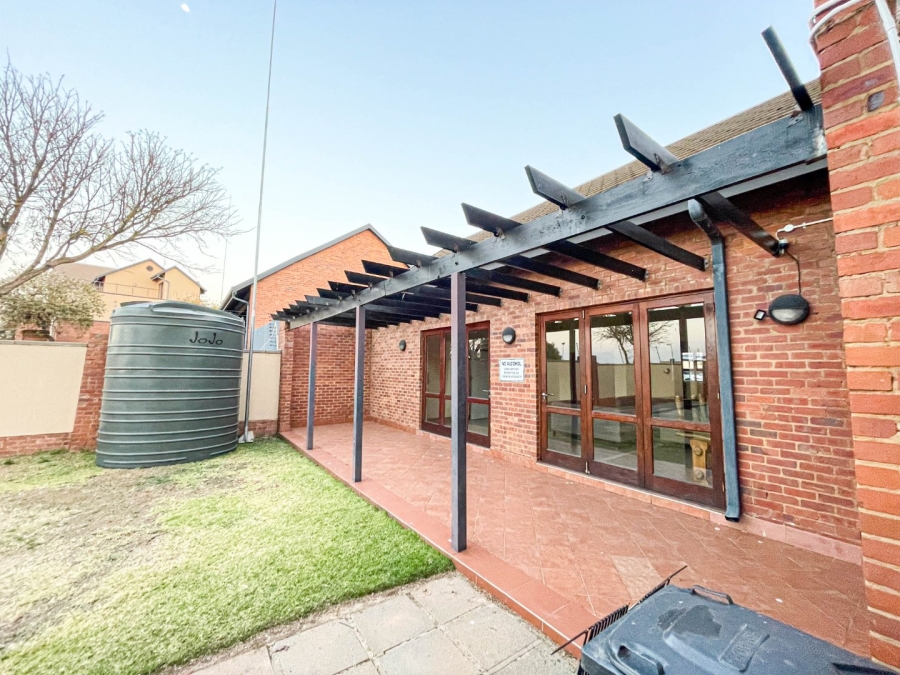 To Let 3 Bedroom Property for Rent in Halfway Gardens Gauteng