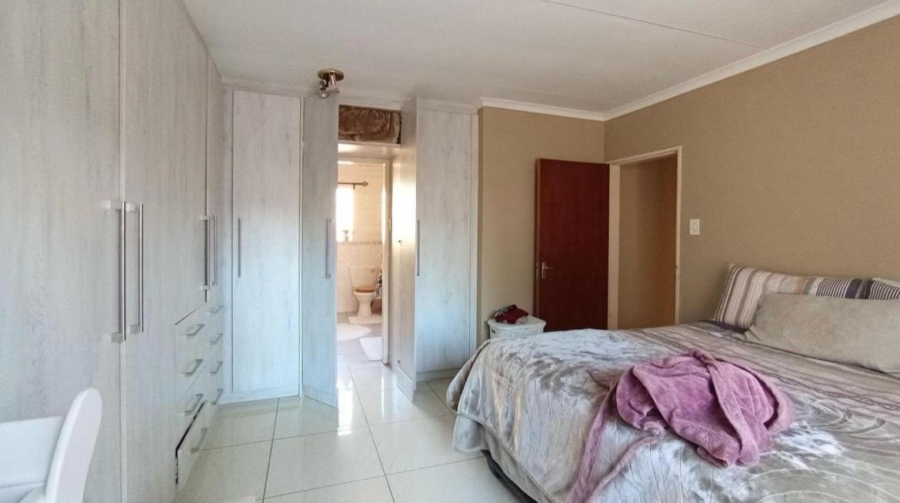3 Bedroom Property for Sale in Amberfield Gauteng