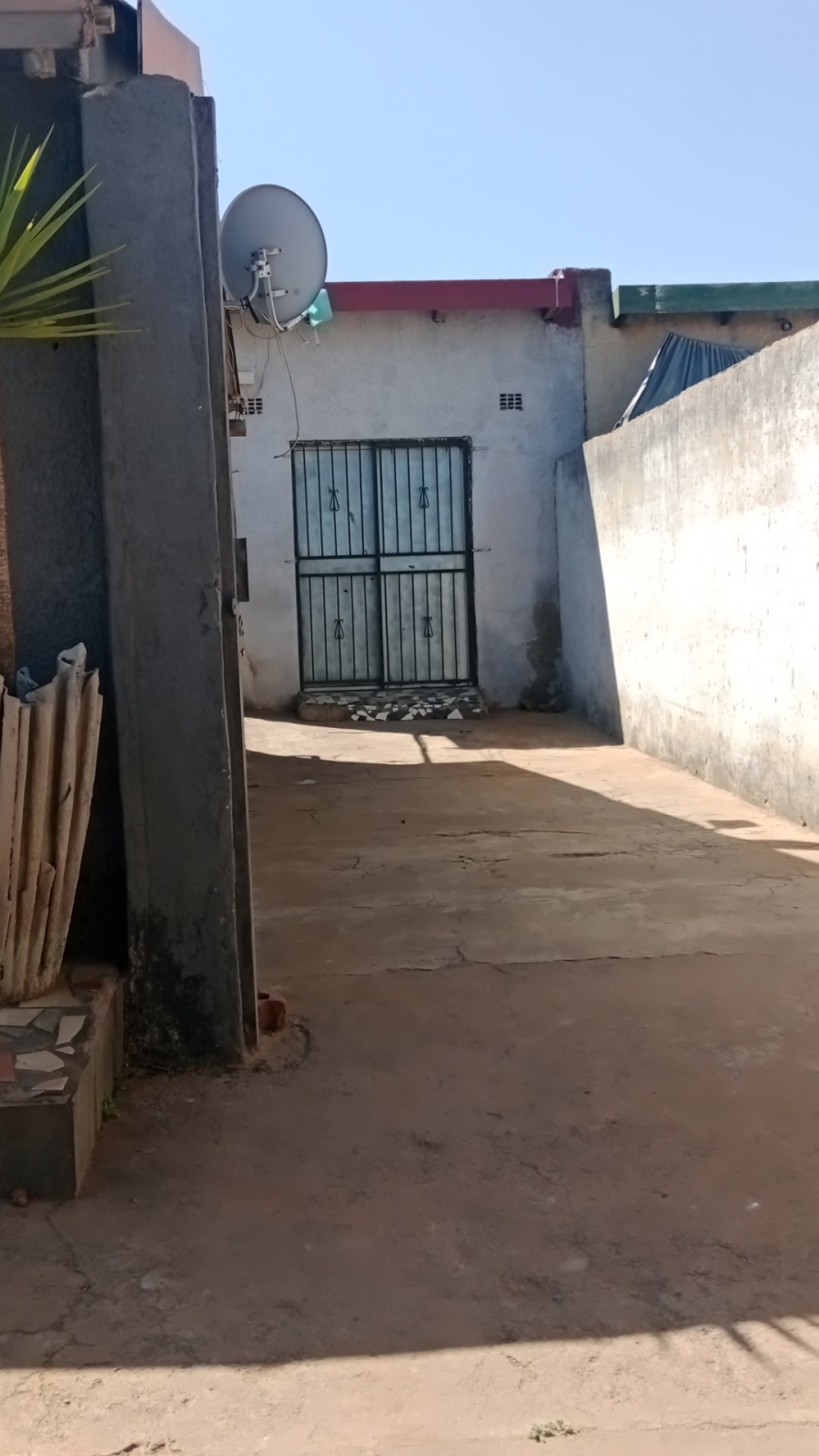 5 Bedroom Property for Sale in Chiawelo Gauteng