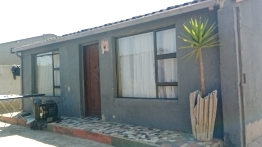 5 Bedroom Property for Sale in Chiawelo Gauteng