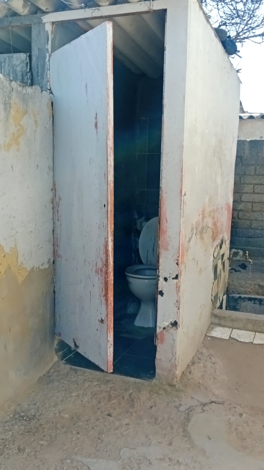 5 Bedroom Property for Sale in Chiawelo Gauteng
