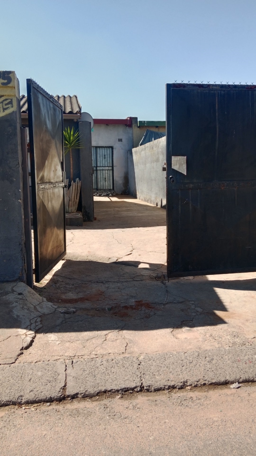 5 Bedroom Property for Sale in Chiawelo Gauteng